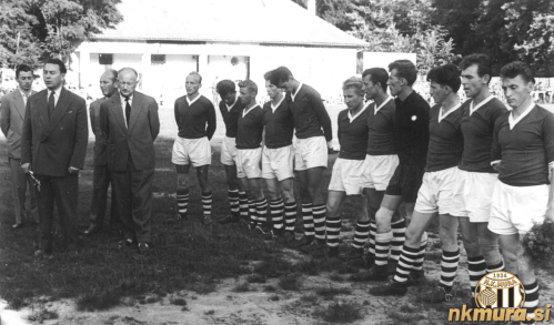 NK Sobota leta 1958. Stojijo od leve: Cvetko (sekretar), Lutar (UO), Koblencer (UO), Hoyer (predsednik), L. Norčič, Koudila, Matjašec, Maučec, Dozet, Sečko, Radulovič, Morčič, Kološa, Skalar in J. Norčič.