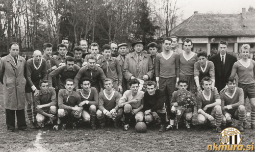 Nogometaši Sobote so v dresih z belimi ovratniki. Zgornja vrsta (stojijo) od leve: __, Zelko, __, __, __, __, __, Kukanja (sodnik), __, J. Norčič, __, Franc Kološa (sodnik), Koblencer (UO), Hoyer (predsednik), __, Babič, __, Skalar, Feri Kološa, Cvetko (sekretar), Sečko. Čepijo: __, __, Klajnšček, Matjašec, __, Morčič, __, Maučec in Milenković. Bralce prosimo za razpoznavanje oseb s fotografije.
