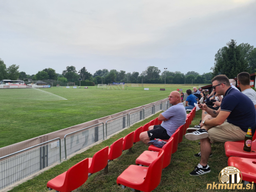 Gledalci na stadionu Poleta v Svetem Martinu na Muri. Gledalci na stadionu Poleta v Svetem Martinu na Muri.