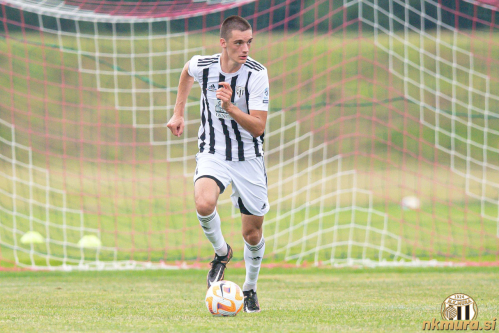 Borna Proleta na pripravljalni tekmi proti Zrinjskemu (21. junij 2023) Borna Proleta na pripravljalni tekmi proti Zrinjskemu (21. junij 2023)