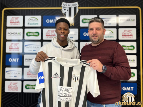 Takole je januarja letos z dresom Mure in športnim direktorjem Denisom Rajbarjem poziral Warner Dwayne Brown. V Sloveniji se mu po pol leta ni uspelo dokazati. Takole je januarja letos z dresom Mure in športnim direktorjem Denisom Rajbarjem poziral Warner Dwayne Brown. V Sloveniji se mu po pol leta ni uspelo dokazati.