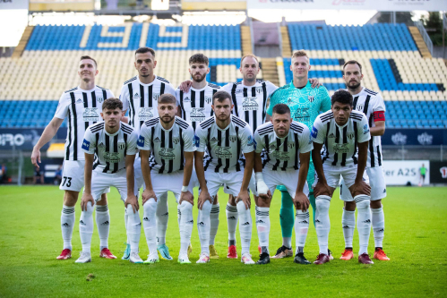Muraši s tekme proti Celju (30. julij 2023). Stojijo od leve: Dobrovoljc, Sadriu, Shabanhaxhaj, Maruško, Mihelak, Kous. Čepijo: Saitoski, Jurišić, Kurtovič, Maroša in Morris. Muraši s tekme proti Celju (30. julij 2023). Stojijo od leve: Dobrovoljc, Sadriu, Shabanhaxhaj, Maruško, Mihelak, Kous. Čepijo: Saitoski, Jurišić, Kurtovič, Maroša in Morris.