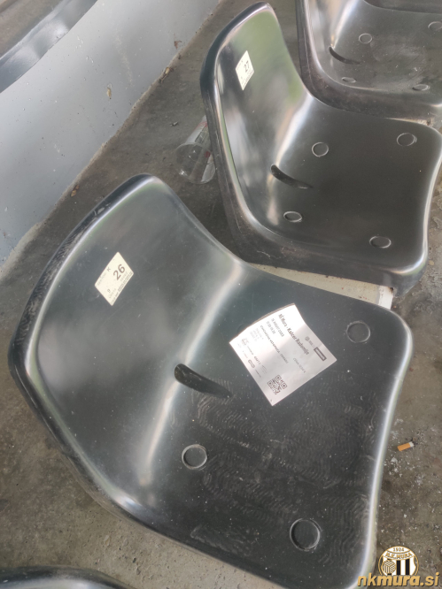 Prazen sedež na severni tribuni. Po koncu tekme. Prazen sedež na severni tribuni. Po koncu tekme.