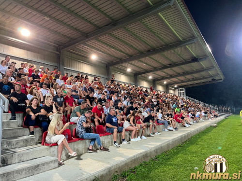 Pogled na glavno tribuno Športnega parka NK Aluminij
