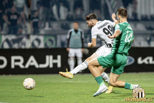 Dardan Shabanhaxhaj in nekdaji muraš ter sedanji igralec Olimpije Marcel Ratnik. Dardan Shabanhaxhaj in nekdaji muraš ter sedanji igralec Olimpije Marcel Ratnik.