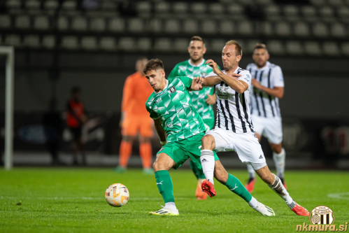 Matic Maruško je igralec z največ odigranimi tekmami za Muro. Tudi proti Olimpiji je opravil levji delež na sredini. Matic Maruško je igralec z največ odigranimi tekmami za Muro. Tudi proti Olimpiji je opravil levji delež na sredini.