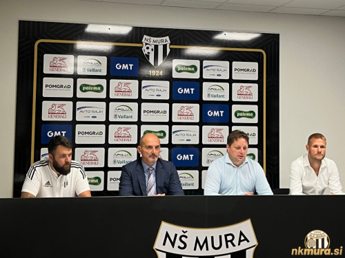 Predstavitev novega trenerja Vladimirja Vermezovića. Od leve: Smiljan Kuhar (predstavnik za medije), Vladimir Vermezović, Robert Kuzmič (predsednik) in Gregor Balažic (tehnični direktor). Predstavitev novega trenerja Vladimirja Vermezovića. Od leve: Smiljan Kuhar (predstavnik za medije), Vladimir Vermezović, Robert Kuzmič (predsednik) in Gregor Balažic (tehnični direktor).
