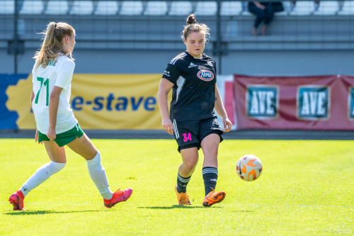 Maša Osojnik in Špela Rozmarič. Maša Osojnik in Špela Rozmarič.