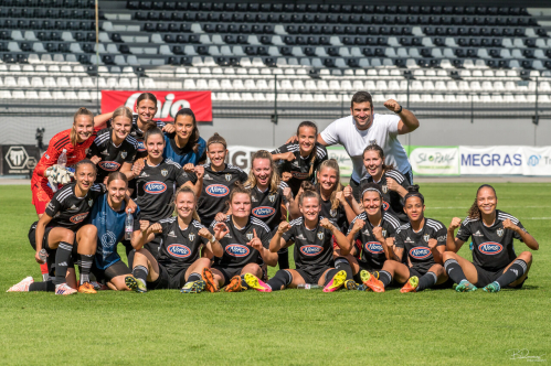 Skupinska fotografija po zmagi. Skupinska fotografija po zmagi.