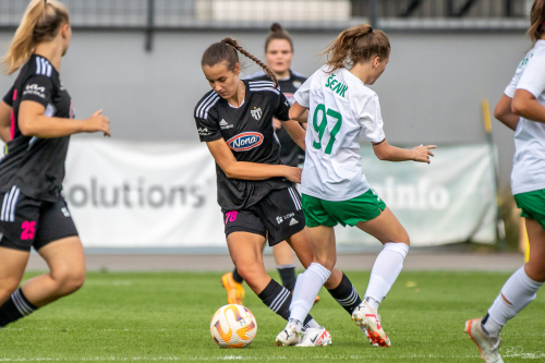 Tinkara Testen in Laura Šenk. Tinkara Testen in Laura Šenk.