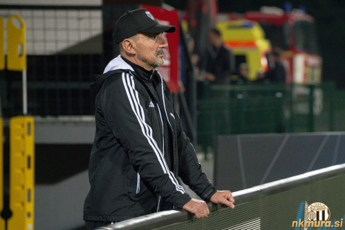 Vladimir Vermezović je bil zadovoljen s prvim polčasom. Vladimir Vermezović je bil zadovoljen s prvim polčasom.