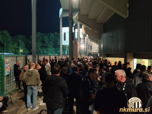Pogled proti šanku za južno tribuno. Pogled proti šanku za južno tribuno.