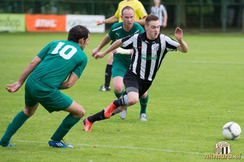 Utrinek s tekme med Muro in Hodošom. Od leve: Mate Molnar, Matej Lepoša in igralec Mure.