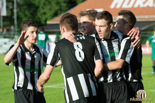 Veselje po zadetku Roka Malačiča. Od leve: Domenic Lacroce, Mišel Korpič, Ivo Balažic, Erik Hozjan in Rok Malačič.