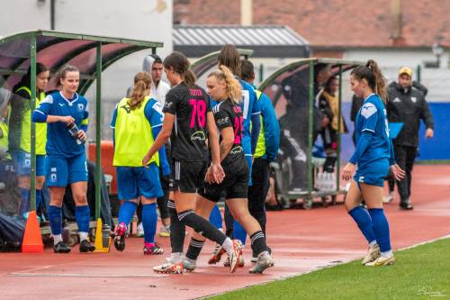 Tekma je bila odigrana v deževnem vremenu. Tekma je bila odigrana v deževnem vremenu.