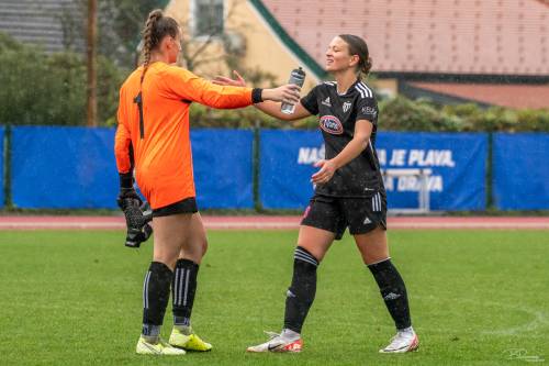 Vratarka Drave Neža Forštnarič in Neža Hrga. Vratarka Drave Neža Forštnarič in Neža Hrga.