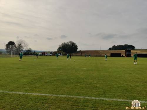 Ogrevanje igralcev Hodoša.