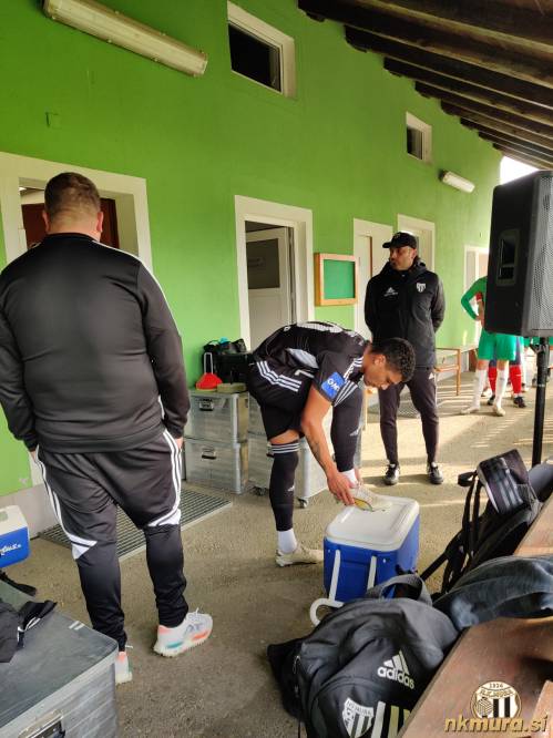 Še zadnje priprave na tekmo. Od leve: Boris Lainšček, Darick Kobie Morris in Slaven Kovačević.