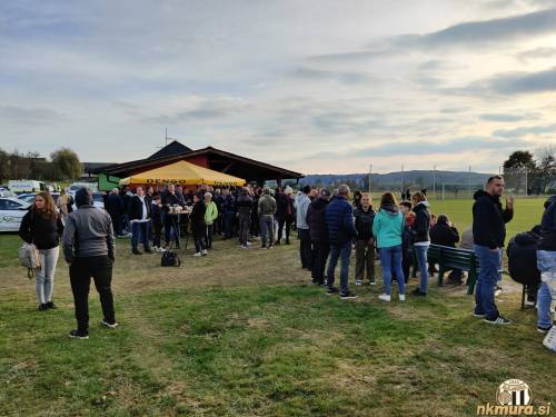 Pogled na dogajanje med polčasom.