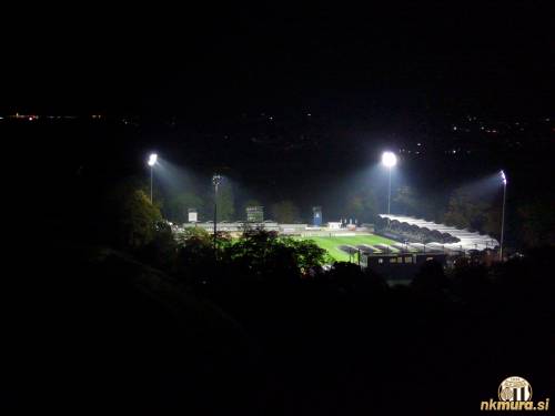 Nočni pogled na stadion.