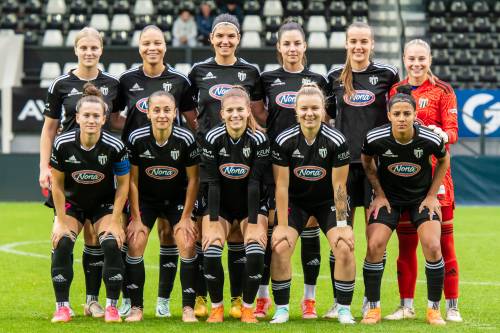 Mura Nona : Radomlje, 2. november 2023. Stojijo od leve: Dolinar, Bomfom, E. Kos, L. Kos, Testen, Kocijan. Čepijo: Kolbl, Malakhova, Rakovec, Vilčnik, Matos.