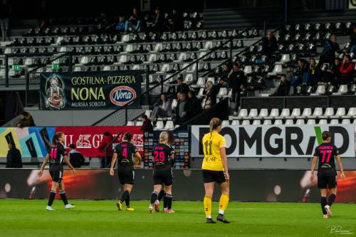 Polčas in odhod v slačilnice.