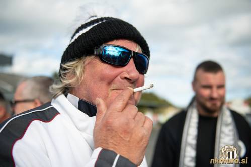 Na postajališču. Na postajališču.