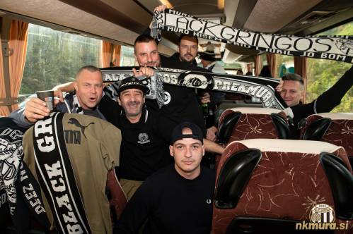 Stara Banda na avtobusu. Stara Banda na avtobusu.