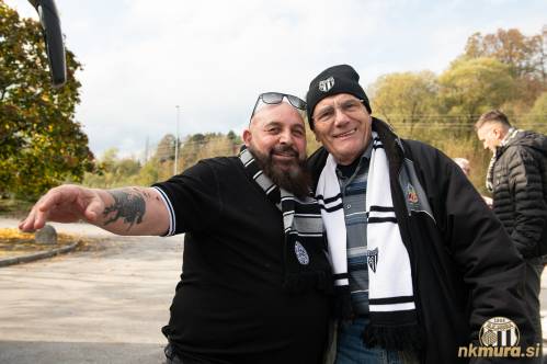 Na postajališču. Na postajališču.