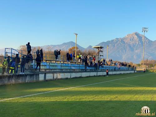 Tribuna pred tekmo. Tribuna pred tekmo.