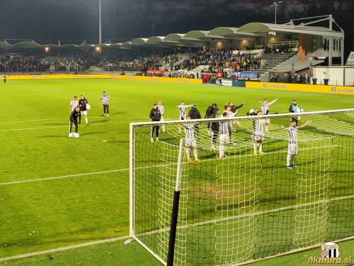 Pozdrav po koncu tekme. Pozdrav po koncu tekme.