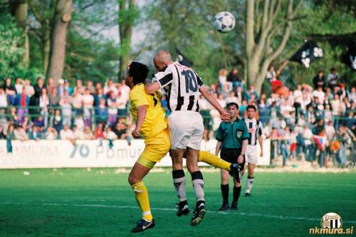 Marinko Šarkezi in Marijan Bakula na tekmi Mura : Beltinci (28. april 1996). Marinko Šarkezi in Marijan Bakula na tekmi Mura : Beltinci (28. april 1996).