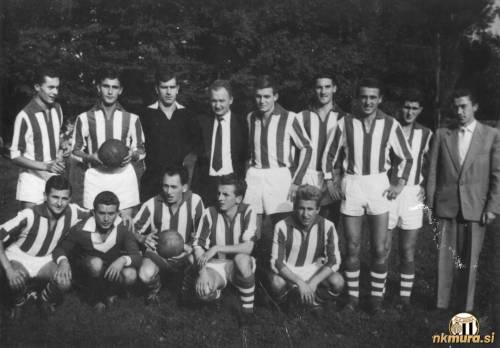 Nogometaši Sobote v sezoni 1962/63. Stojijo od leve: Jože Zver, Zlatko Tkalčec, Vladimir Vrdjuka, Štefan Aki Norčič (trener), Anton Puškarič, Anton Šarotar, Emil Miloševič, Julijan Klepec, Vlado Cvetko (teh. vodja), Čepijo: Štefan Pucko, Geza Fujs, Alojz Drvarič, Feri Maučec, Janez Sečko.
