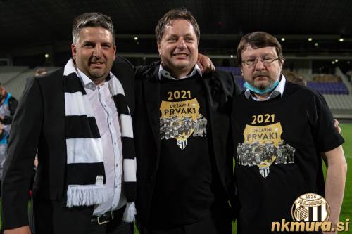 Tvorci največjih Murinih uspehov. Od leve: Denis Rajbar, Robert Kuzmič in Anton Khozyainov.  Po smrti Khozyainova in odstopu Rajbarja je Kuzmič ob koncu leta 2023 ostal sam. Tvorci največjih Murinih uspehov. Od leve: Denis Rajbar, Robert Kuzmič in Anton Khozyainov.  Po smrti Khozyainova in odstopu Rajbarja je Kuzmič ob koncu leta 2023 ostal sam.