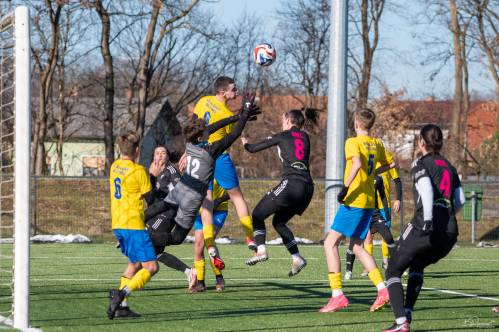 Po gneči v kazenskem prostoru rumenih. Po gneči v kazenskem prostoru rumenih.