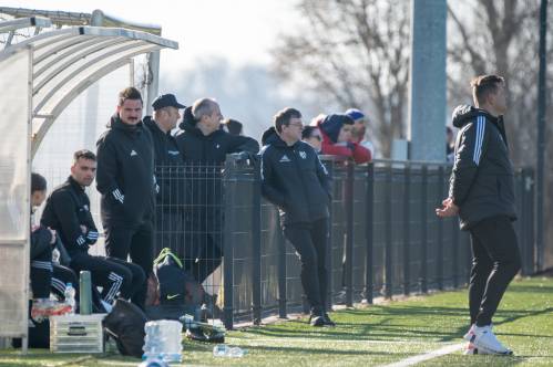 Murin strokovni štab. V ospredju je Robert Berendijaš. Murin strokovni štab. V ospredju je Robert Berendijaš.