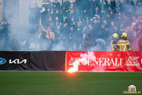 Navijaška skupina Viole je v Murski Soboti že ničkolikokrat povzročala nerede. Tudi tokrat so ostali zvesti svoji tradiciji. Navijaška skupina Viole je v Murski Soboti že ničkolikokrat povzročala nerede. Tudi tokrat so ostali zvesti svoji tradiciji.