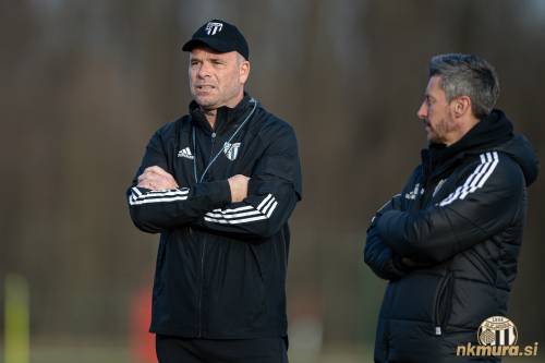 Prvi trening pod vodstvom Antona Žlogarja. Ob njem je športni direktor Robert Koren. Prvi trening pod vodstvom Antona Žlogarja. Ob njem je športni direktor Robert Koren.