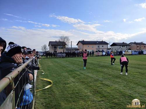 Na tekmo so prišli tudi Black Gringosi.