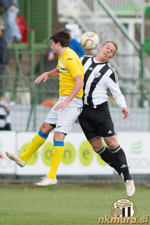Denis Potrč v dvobobju z igralcem Križevec. Denis Potrč v dvobobju z igralcem Križevec.
