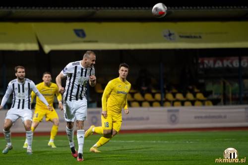 Matic Maruško se je vrnil v Murino obrambo in presegel mejo 350 nastopov za črno-bele. Matic Maruško se je vrnil v Murino obrambo in presegel mejo 350 nastopov za črno-bele.