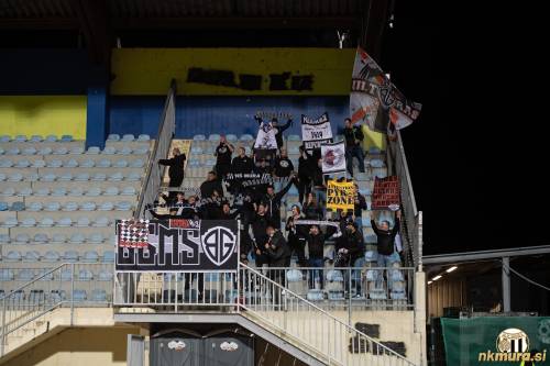 Muraši so imeli bučno podporo s tribun. Muraši so imeli bučno podporo s tribun.