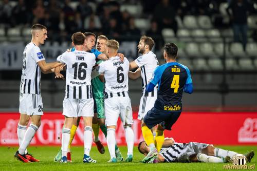 Prerivanje ob koncu tekme. Prerivanje ob koncu tekme.