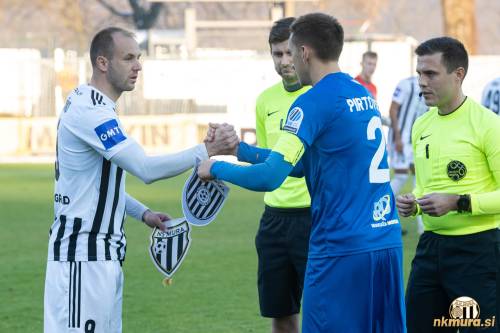 Pozdrav Matica Maruška in Roka Pirtovška. Pozdrav Matica Maruška in Roka Pirtovška.