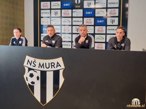 Novinarska konferenca pred polfinalnima pokalnima tekmama. Od leve: Špela Kolbl, Vladimir Kokol, Anton Žlogar in Sandi Nuhanović. Novinarska konferenca pred polfinalnima pokalnima tekmama. Od leve: Špela Kolbl, Vladimir Kokol, Anton Žlogar in Sandi Nuhanović.