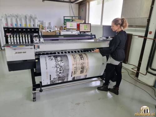 Tisk fotografij v tiskarni aiP Praprotnik za razstavo ob stoletnici SK Mure. Tisk fotografij v tiskarni aiP Praprotnik za razstavo ob stoletnici SK Mure.