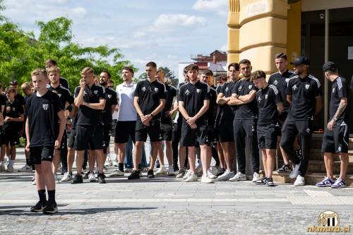 Članska ekipa Mure na odprtju razstave. Članska ekipa Mure na odprtju razstave.