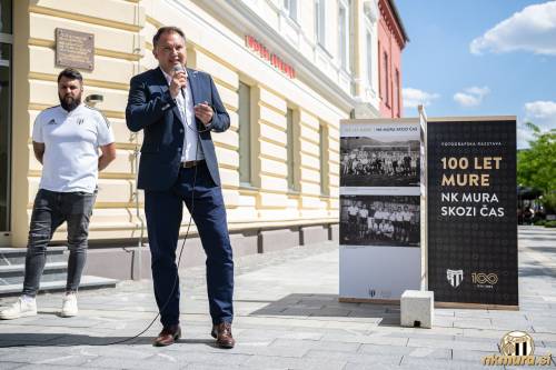 Župan Damjan Anželj na odprtju razstave. Levo je medijski predstavnik NŠ Mura Smiljan Kuhar. Župan Damjan Anželj na odprtju razstave. Levo je medijski predstavnik NŠ Mura Smiljan Kuhar.