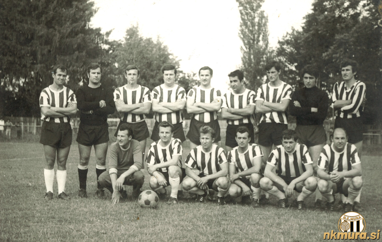 Stara Mura leta 1971. Stojijo od leve: Perić, Vrdjuka, Puškarič, V. Horvat, Šarotar, Ilić, Kukanja, Podlesek, Glažar. Čepijo: Morčič, Maučec, Sečko, Rantaša, Rebrica, Skalar.