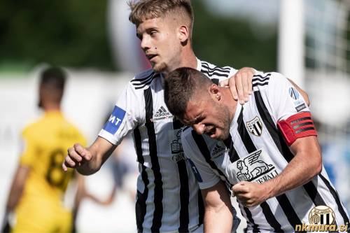 Niko Kasalo in Amadej Maroša ob proslavljanju zadetka. Niko Kasalo in Amadej Maroša ob proslavljanju zadetka.